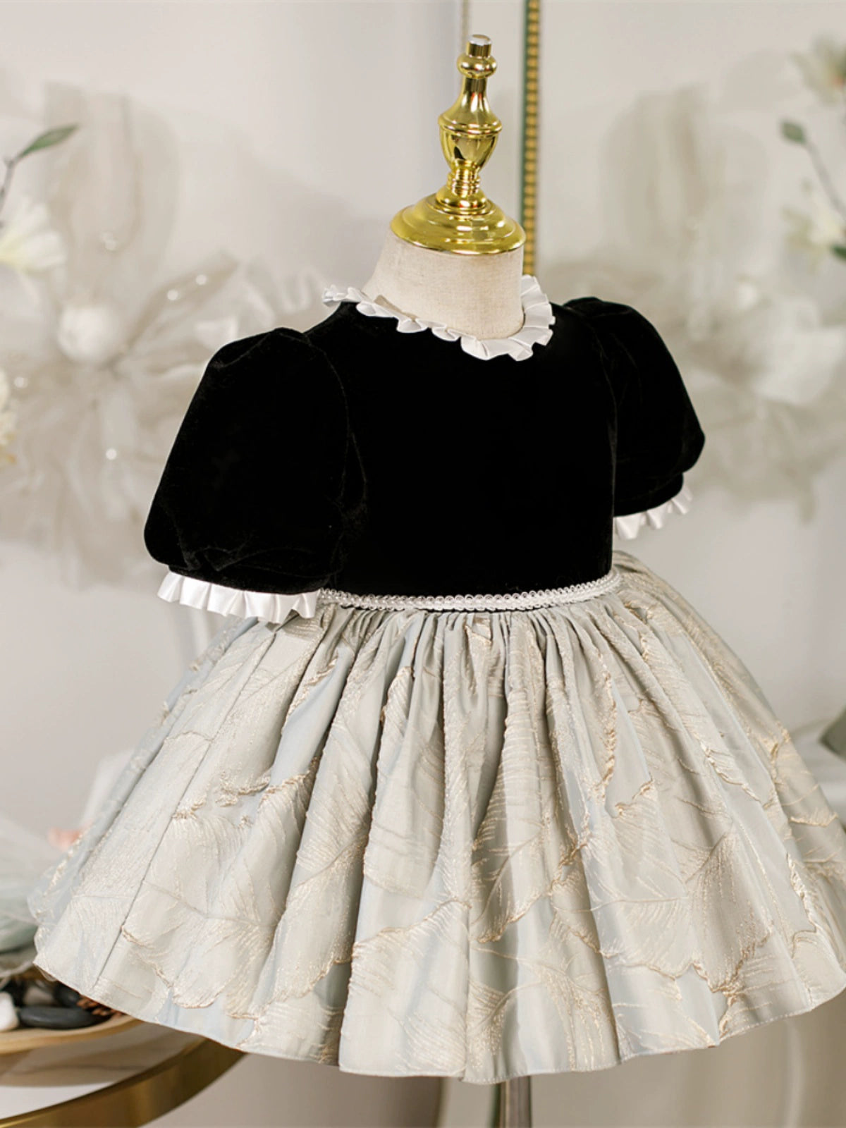 Princess Black Satin Back Zip Baptism Lace Short Sleeve Puff Sleeve Round Flower Girl Dress