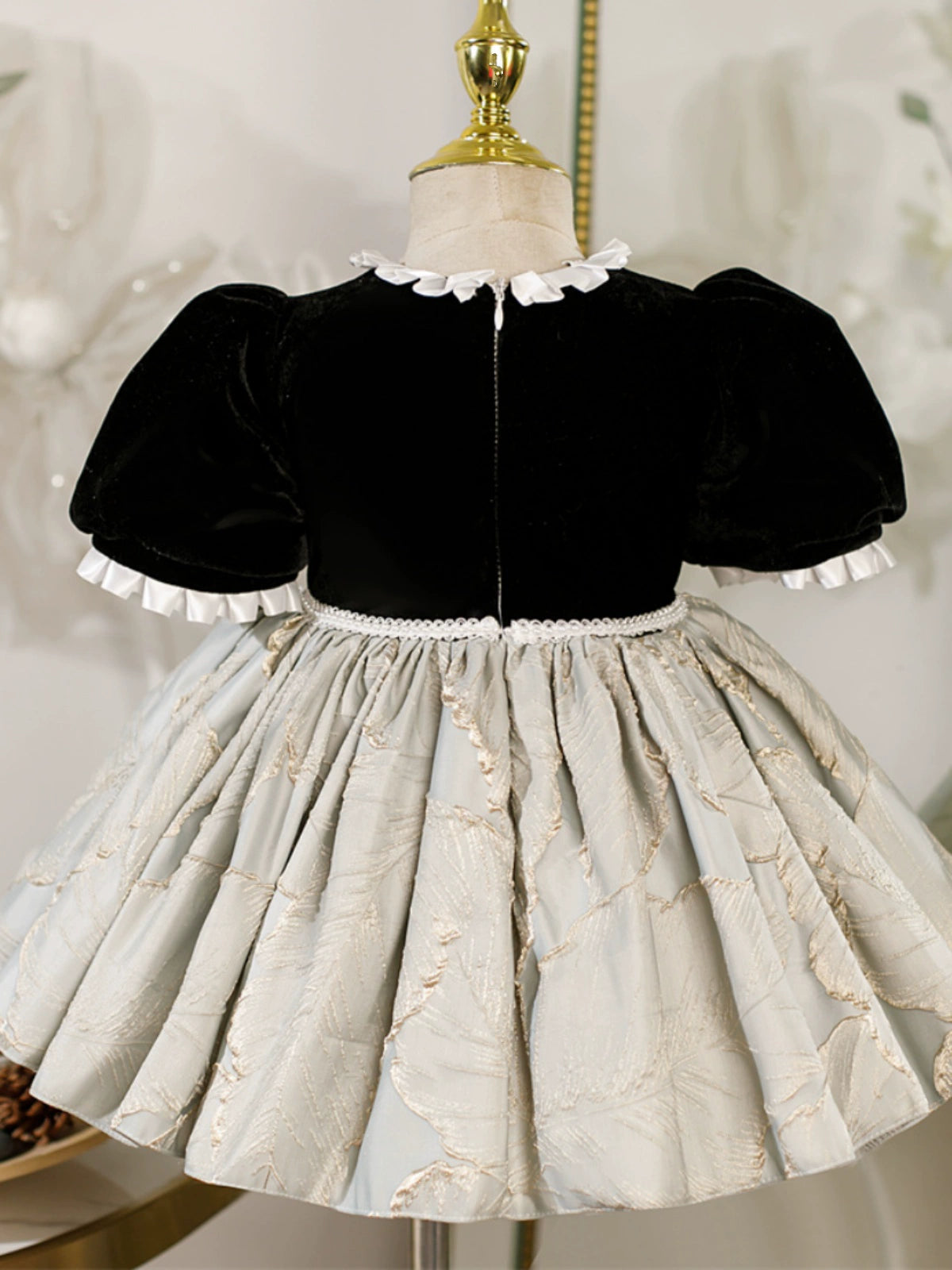 Princess Black Satin Back Zip Baptism Lace Short Sleeve Puff Sleeve Round Flower Girl Dress